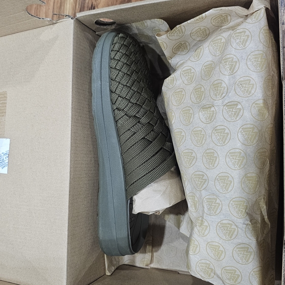 Woven Malibu Olive Green Clogs - Picture 4 of 7